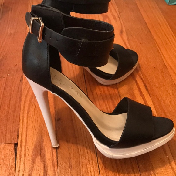 Aldo Open Toe Black and White Heels - Picture 2 of 3